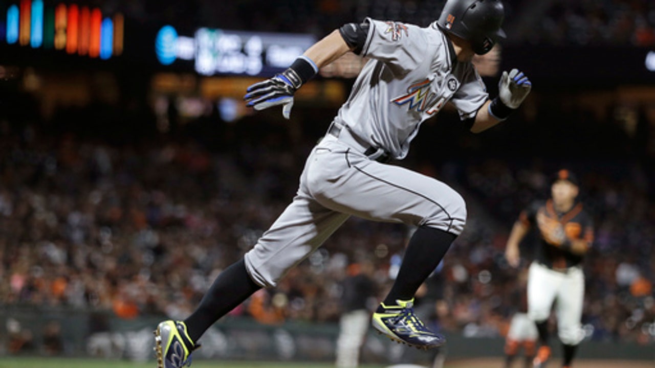 Marlins hold off rally in ninth, beat Giants 5-4 (Jul 08, 2017)